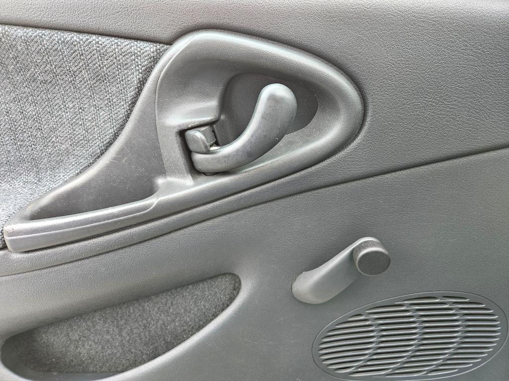 used 2004 Chevrolet Cavalier car, priced at $1,495