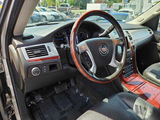 used 2007 Cadillac Escalade ESV car, priced at $8,999