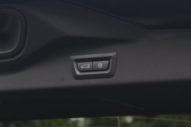 new 2026 BMW X7 car, priced at $101,275
