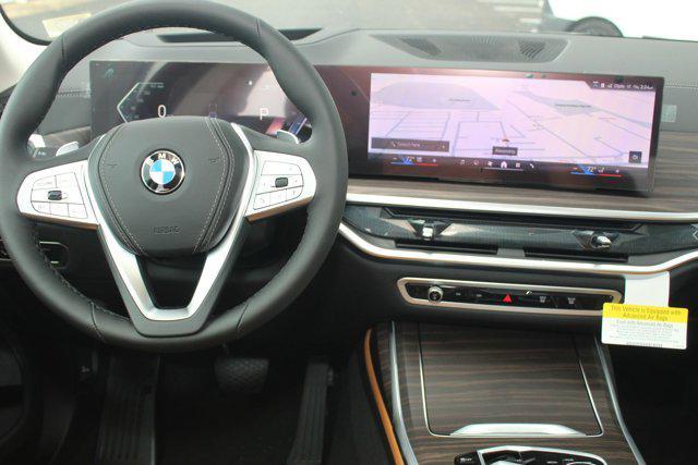 new 2025 BMW X7 car, priced at $90,275