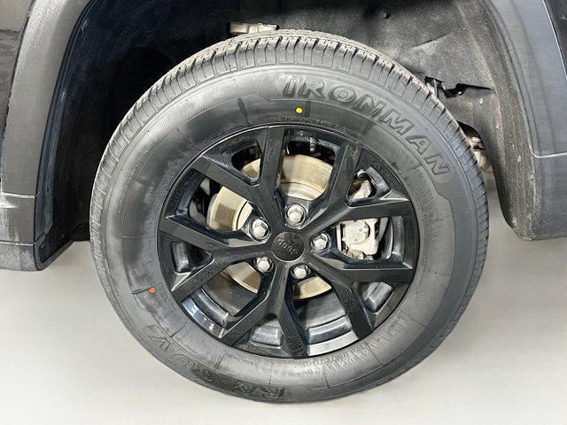 used 2024 Jeep Grand Cherokee car, priced at $27,997