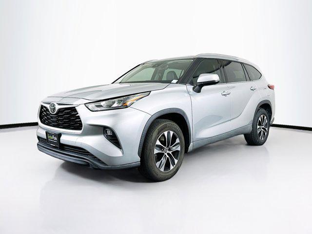 used 2020 Toyota Highlander car, priced at $25,999