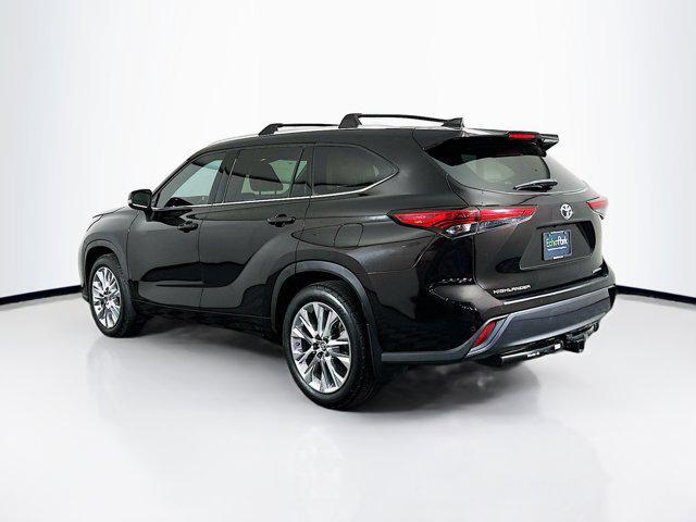 used 2020 Toyota Highlander car, priced at $26,989