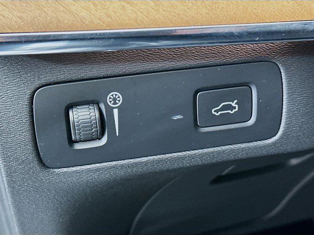 used 2022 Volvo XC90 car, priced at $33,487