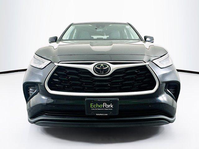 used 2023 Toyota Highlander car, priced at $28,589