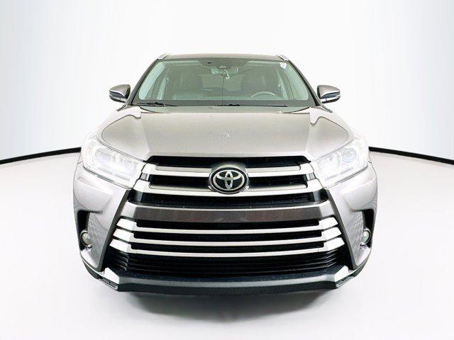 used 2019 Toyota Highlander car, priced at $26,289