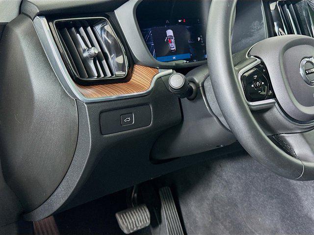 used 2023 Volvo XC60 car, priced at $28,987