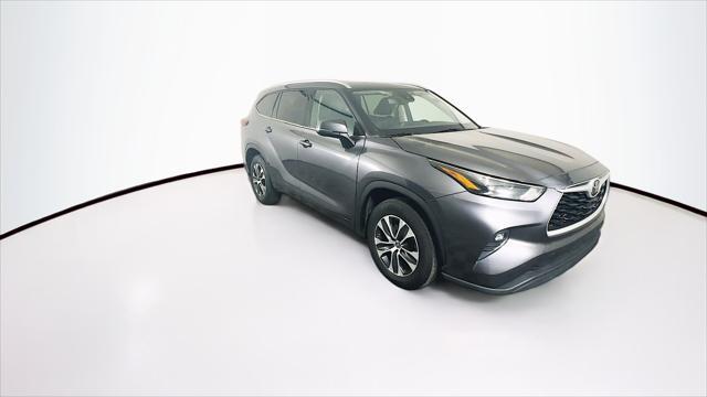 used 2022 Toyota Highlander car, priced at $29,189