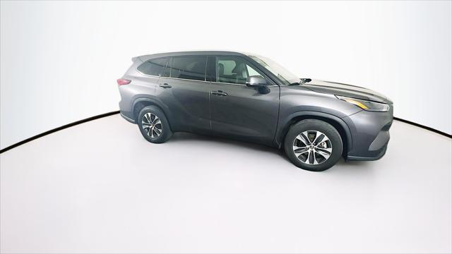 used 2022 Toyota Highlander car, priced at $29,189