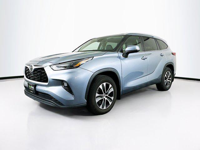 used 2023 Toyota Highlander car, priced at $34,847