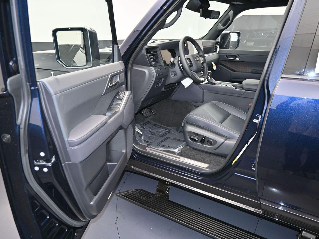 new 2025 Lexus GX 550 car, priced at $86,881