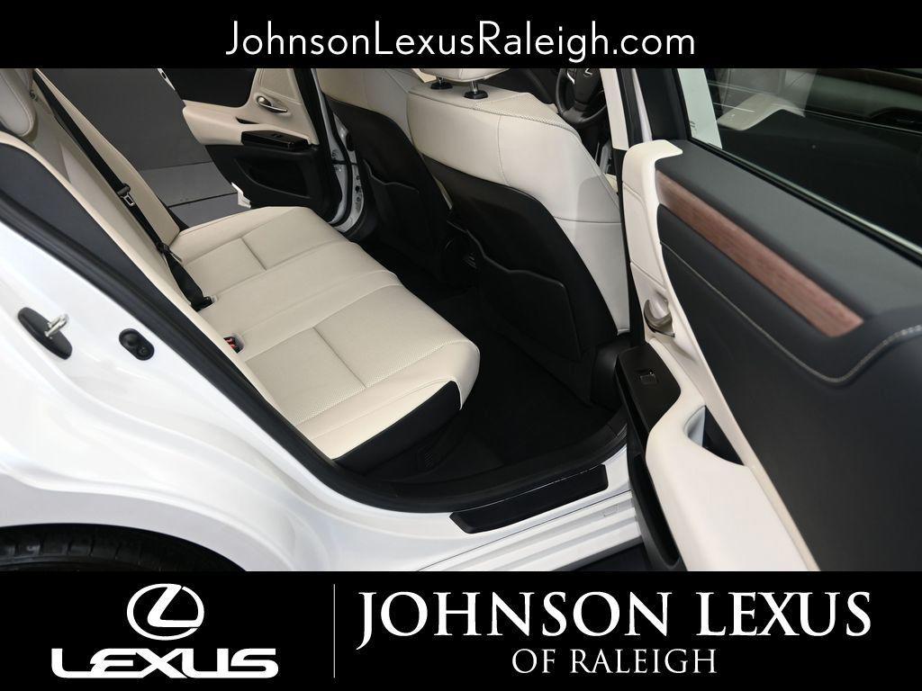 used 2025 Lexus ES 300h car, priced at $43,858