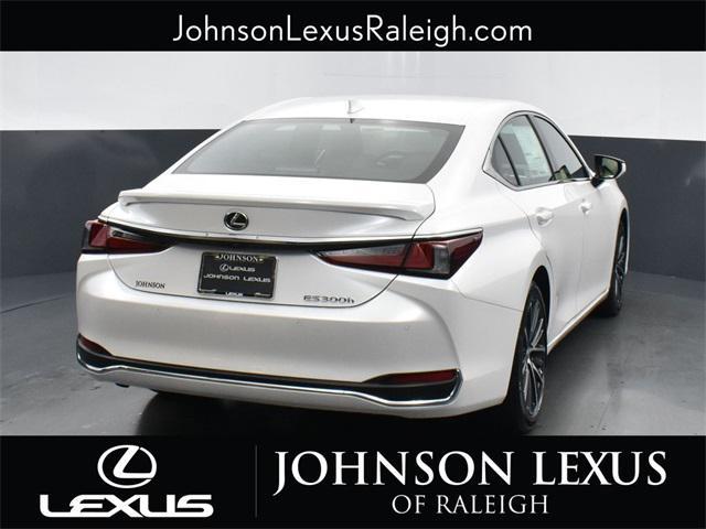 new 2025 Lexus ES 300h car, priced at $50,704