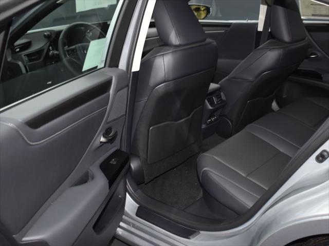 new 2025 Lexus ES 300h car, priced at $51,744