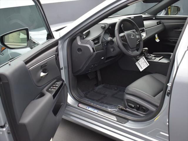 new 2025 Lexus ES 300h car, priced at $51,744