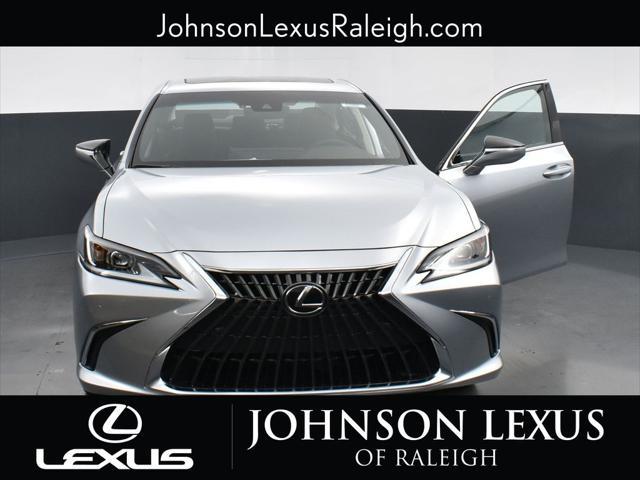 new 2025 Lexus ES 300h car, priced at $51,744
