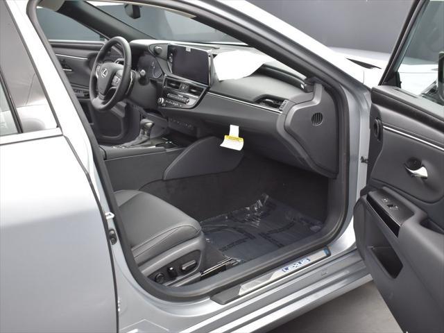 new 2025 Lexus ES 300h car, priced at $51,744
