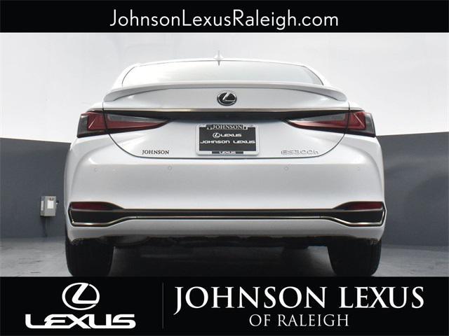 new 2025 Lexus ES 300h car, priced at $53,559