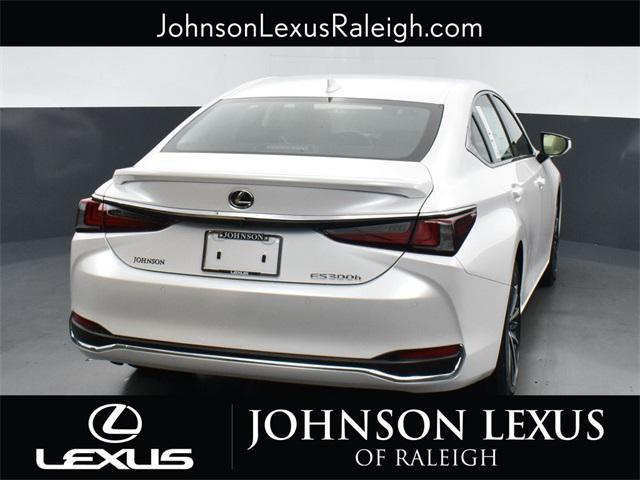 new 2025 Lexus ES 300h car, priced at $50,789