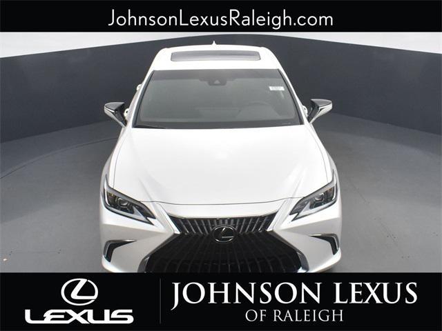 new 2025 Lexus ES 300h car, priced at $50,789