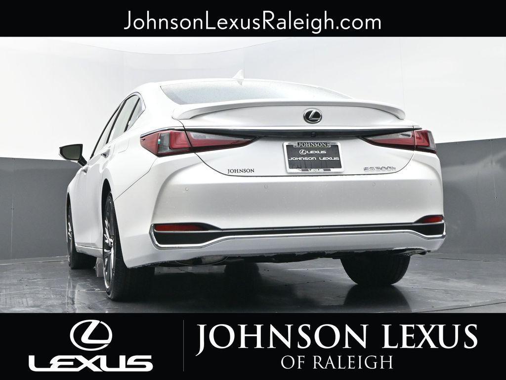 new 2025 Lexus ES 300h car, priced at $54,979