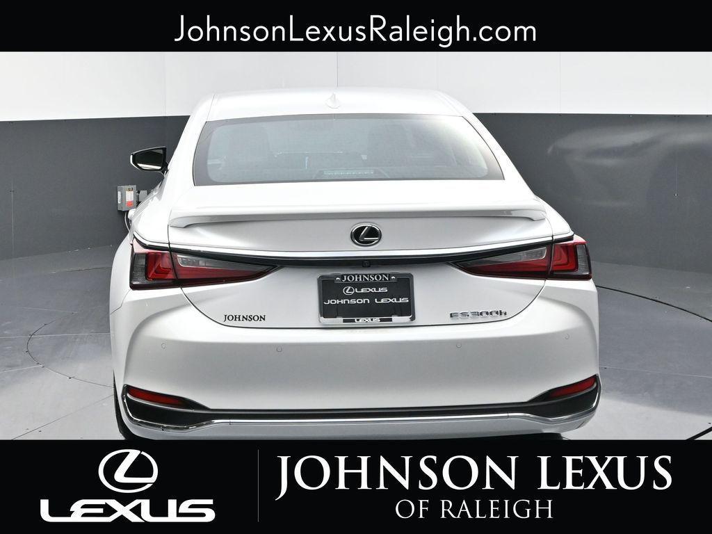 new 2025 Lexus ES 300h car, priced at $51,744