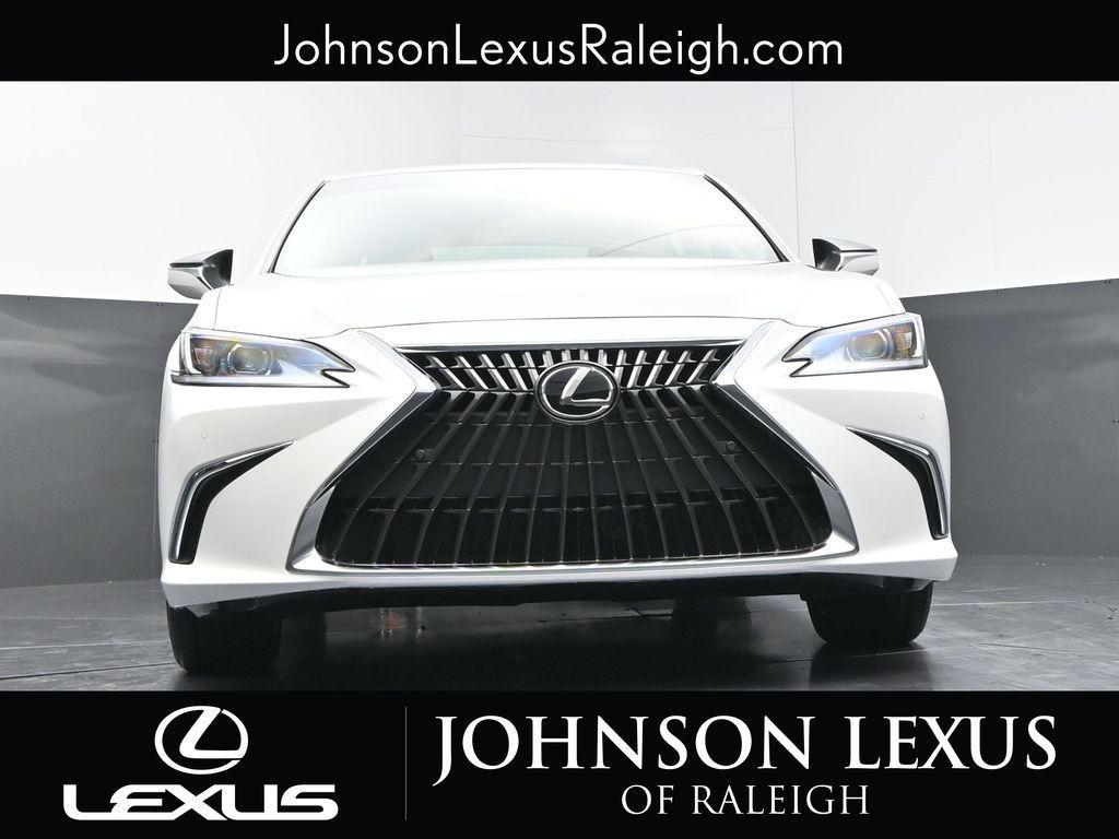 new 2025 Lexus ES 300h car, priced at $51,744