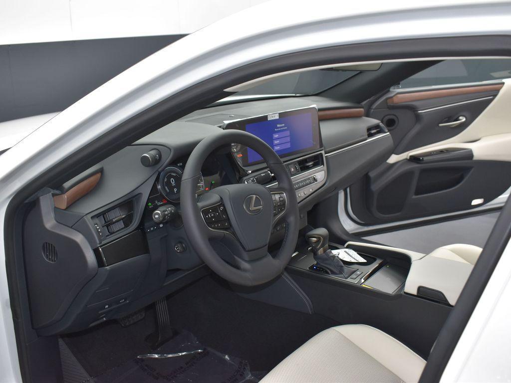 new 2025 Lexus ES 300h car, priced at $51,524