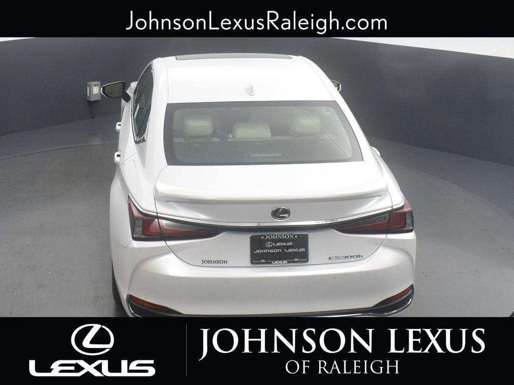 new 2025 Lexus ES 300h car, priced at $51,524
