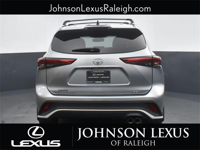 used 2022 Toyota Highlander car, priced at $41,988