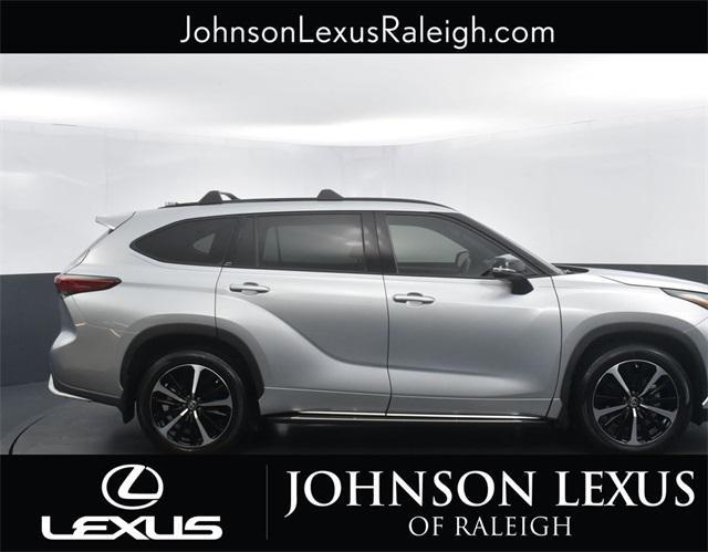 used 2022 Toyota Highlander car, priced at $41,988
