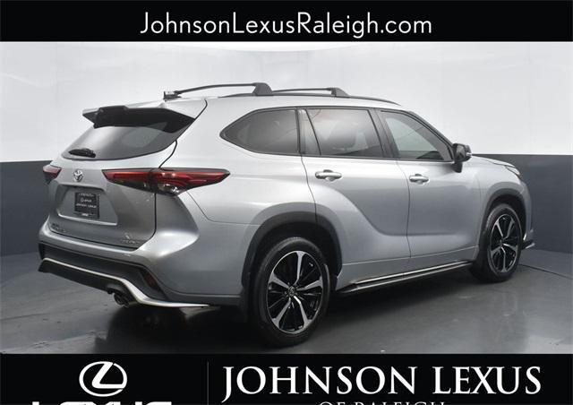 used 2022 Toyota Highlander car, priced at $41,988