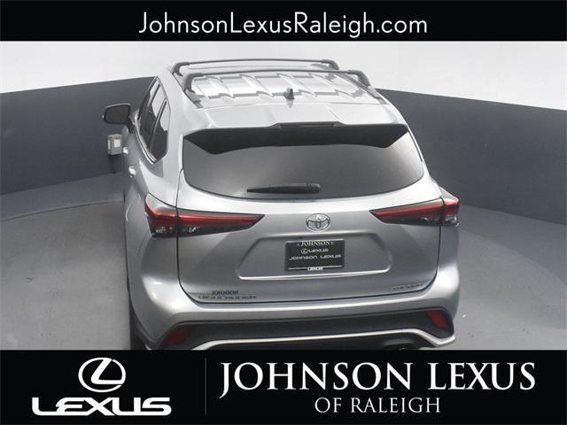 used 2022 Toyota Highlander car, priced at $41,988