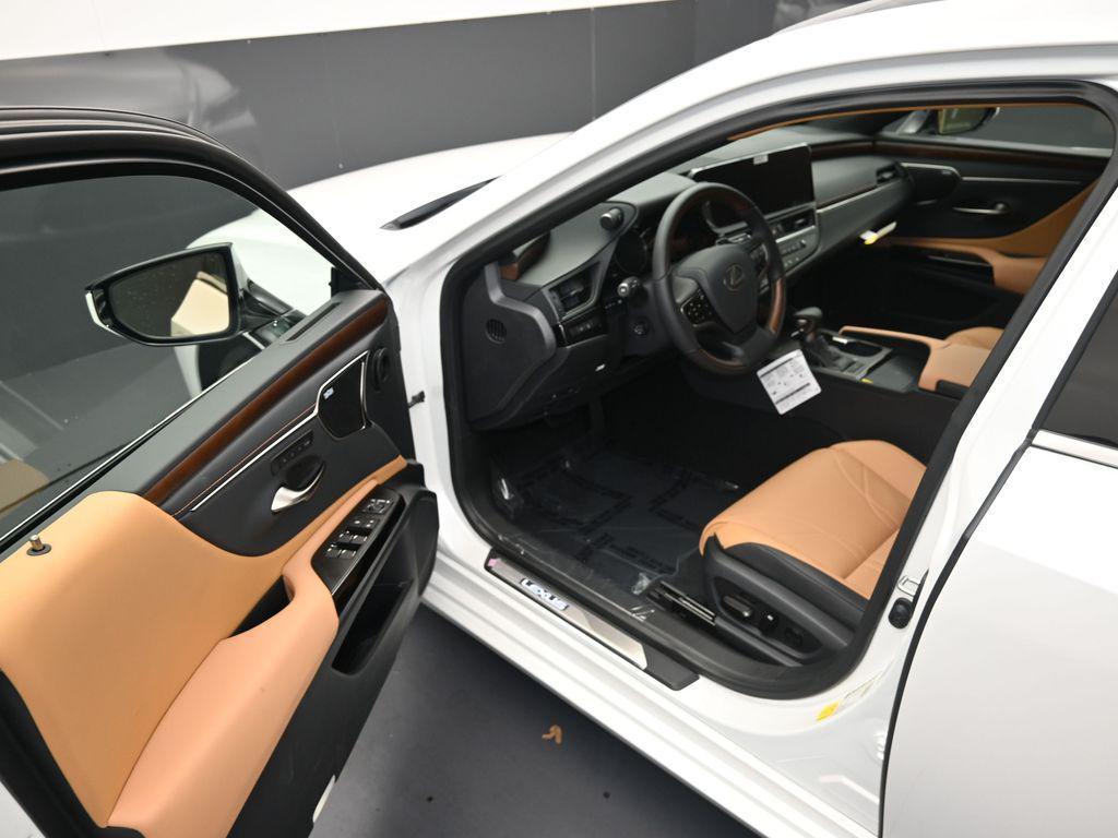 new 2025 Lexus ES 350 car, priced at $56,450