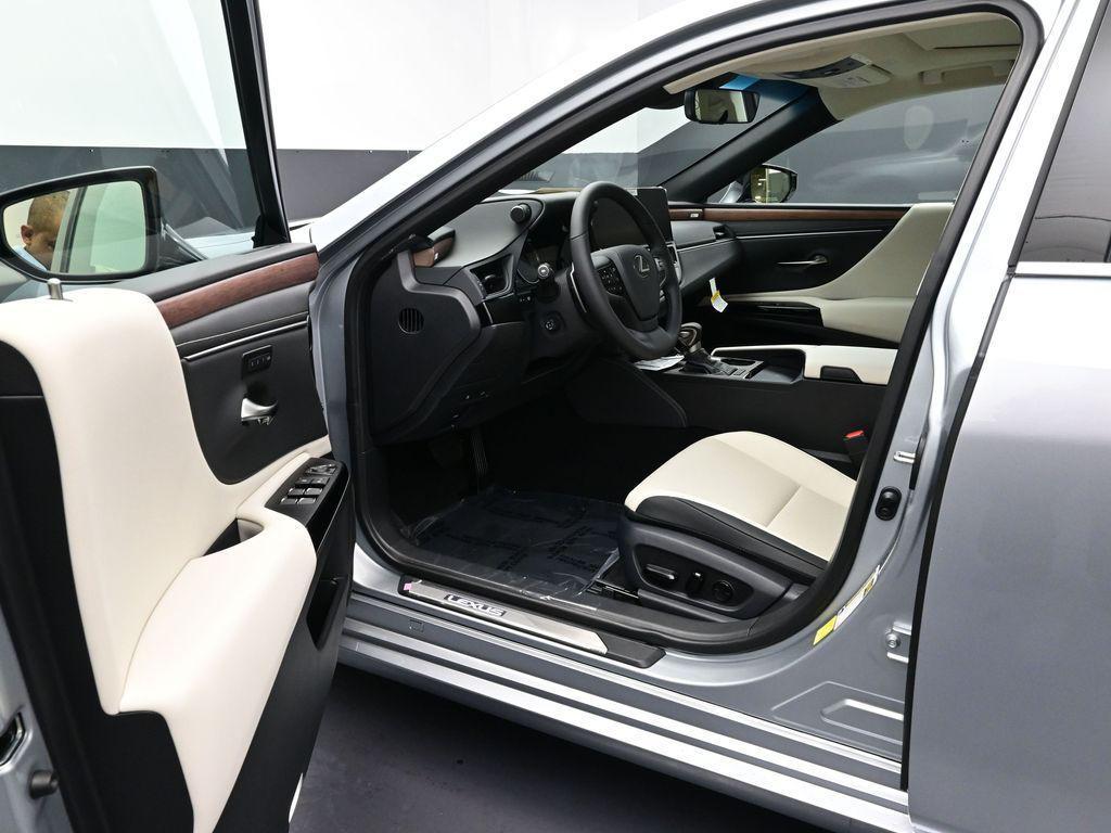 new 2025 Lexus ES 350 car, priced at $50,005