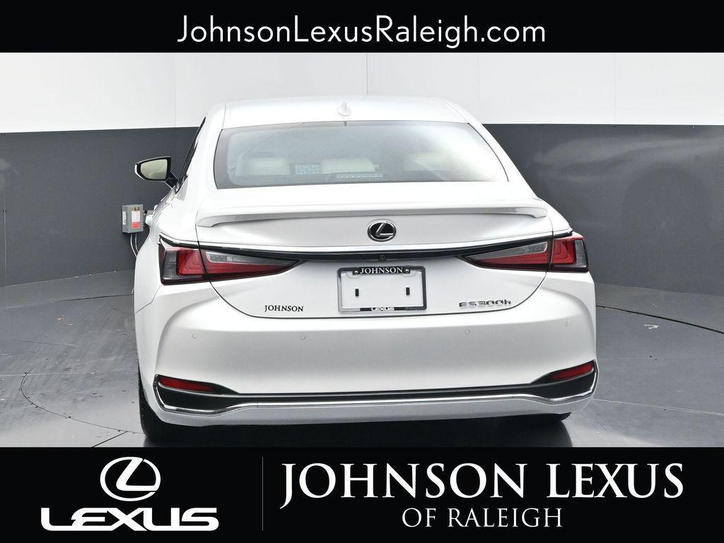 new 2025 Lexus ES 300h car, priced at $51,025