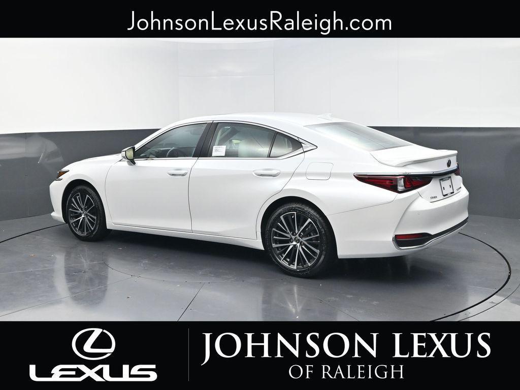 new 2025 Lexus ES 300h car, priced at $51,025