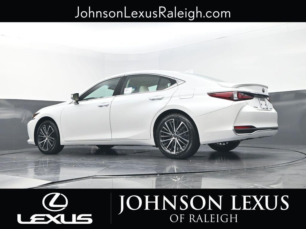 new 2025 Lexus ES 300h car, priced at $51,025
