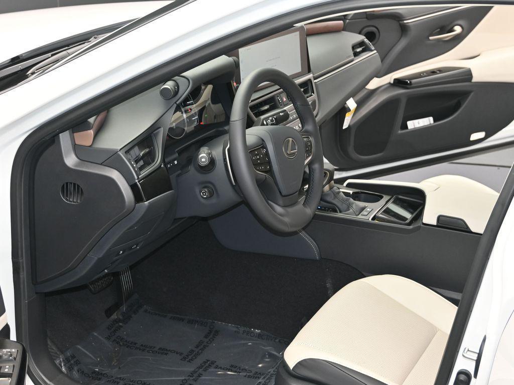 new 2025 Lexus ES 300h car, priced at $51,025