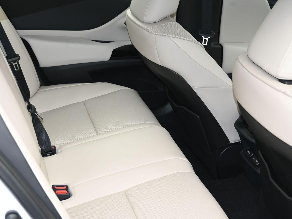 new 2025 Lexus ES 300h car, priced at $51,025