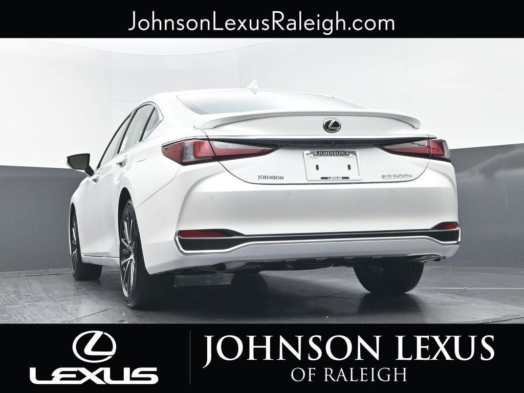 new 2025 Lexus ES 300h car, priced at $51,025