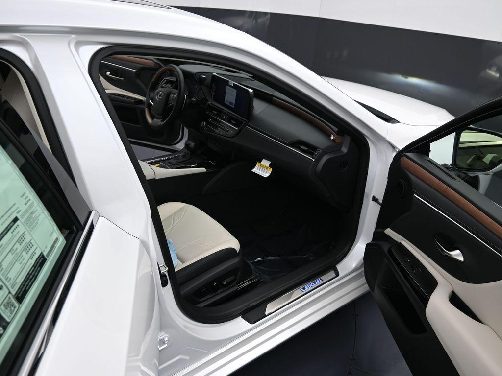new 2025 Lexus ES 300h car, priced at $54,979