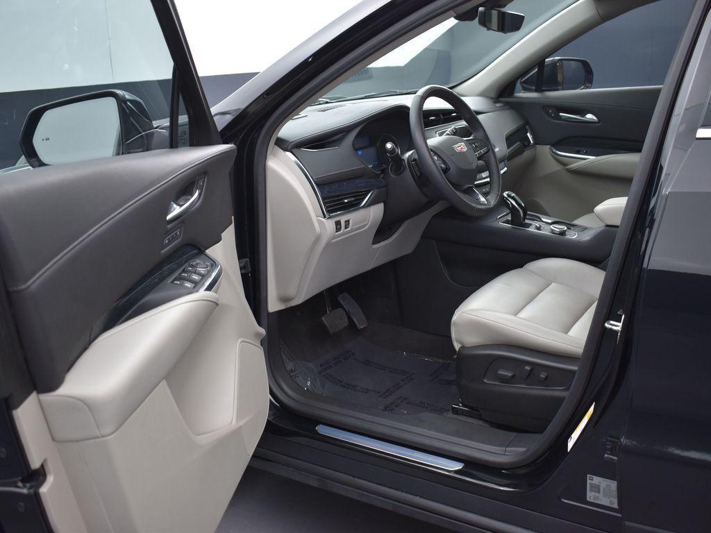 used 2023 Cadillac XT4 car, priced at $30,878