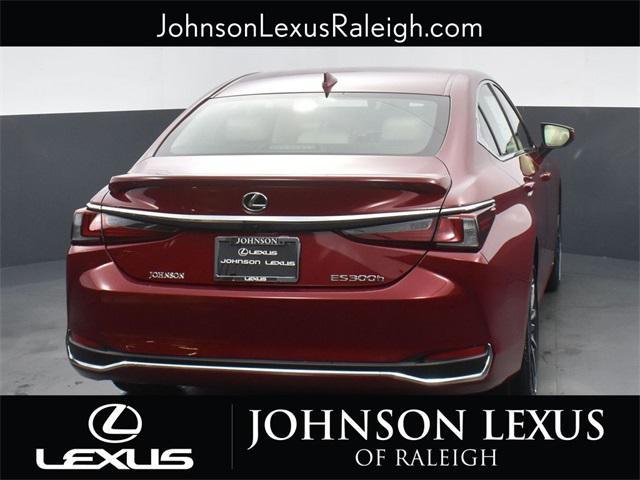 new 2025 Lexus ES 300h car, priced at $51,024