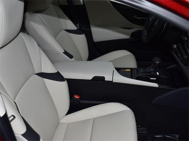 new 2025 Lexus ES 300h car, priced at $51,024