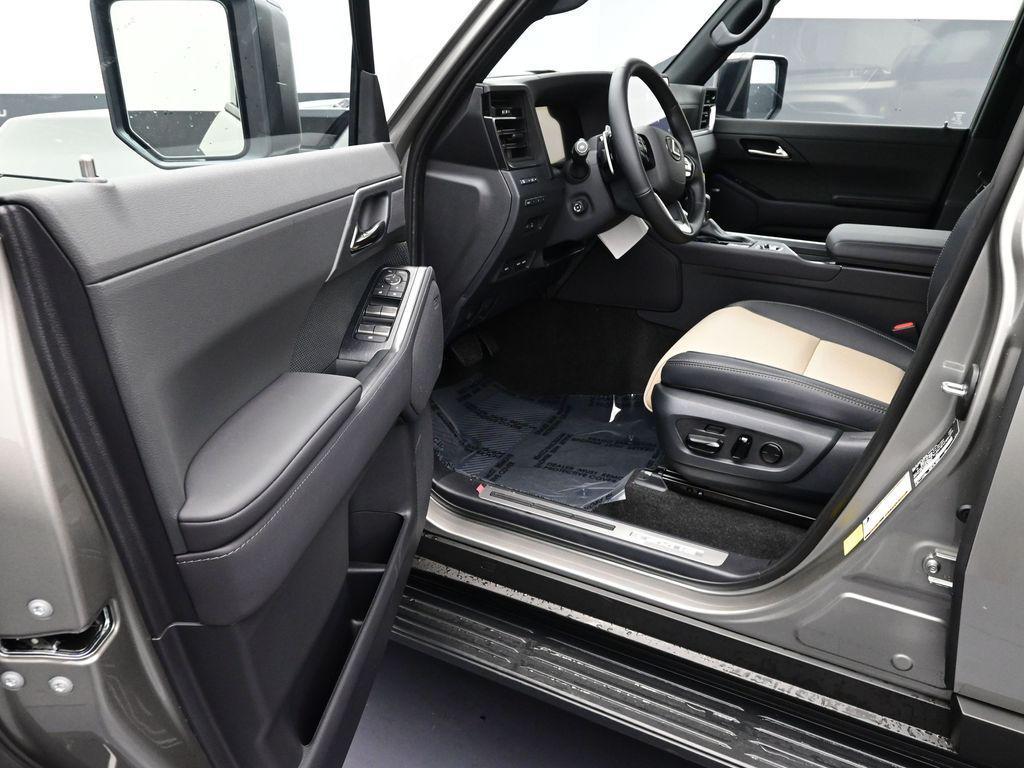 new 2025 Lexus GX 550 car, priced at $85,309