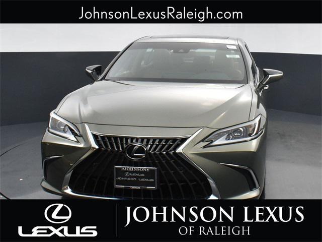 new 2025 Lexus ES 300h car, priced at $48,914