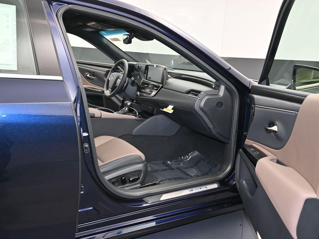 new 2025 Lexus ES 300h car, priced at $51,244