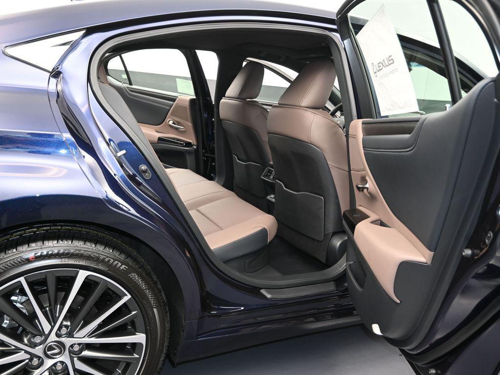 new 2025 Lexus ES 300h car, priced at $51,244