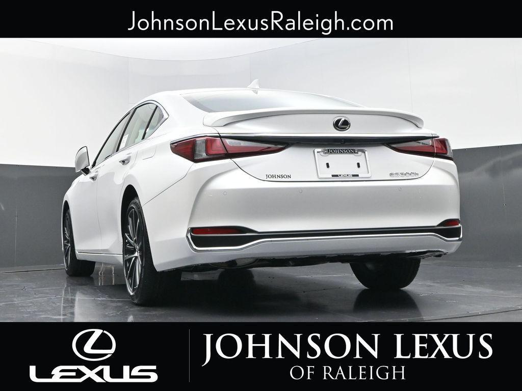 new 2025 Lexus ES 300h car, priced at $51,744